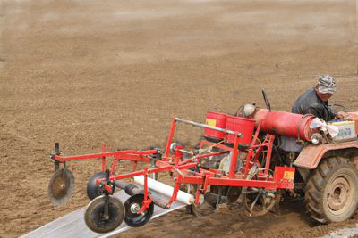 Peanut planter