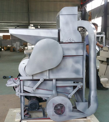 Groundnut shelling machine