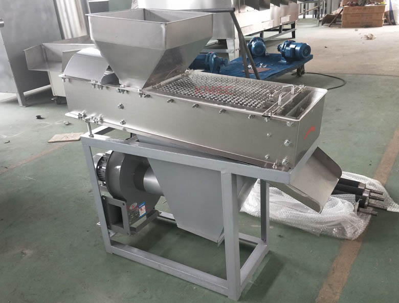 Peanut peeling machine