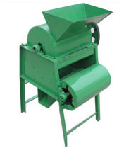 Small peanut shelling machine