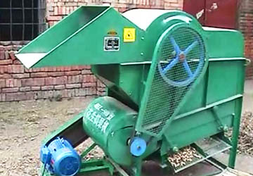 Peanut picking machine is on hot sale