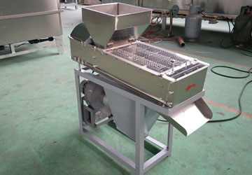 The use of peanut peeling machine