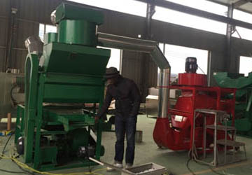 Customer of Senegal purchased peanut sheller and classifying screen