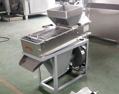 Peanut peeling machine