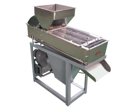 Performance characteristics of dry type peanut peeling machine