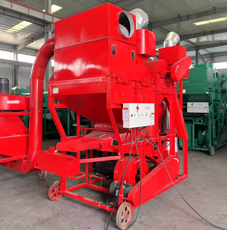 Be sure to prevent foreign objects from entering the peanut sheller machine when it is working