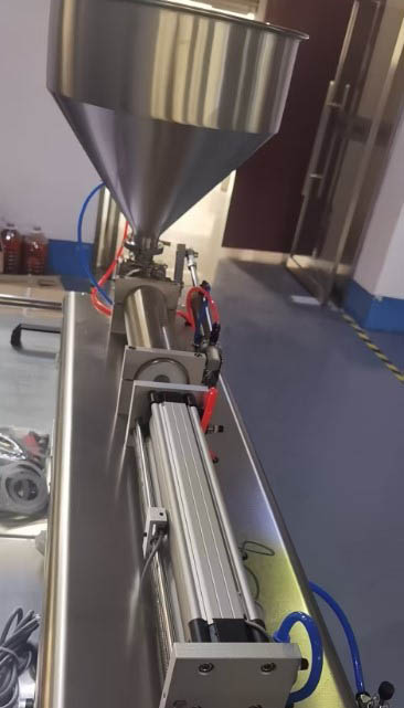 Peanut butter filling machine