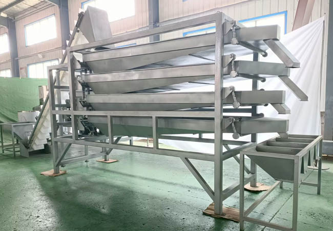 Peanut sieving machine