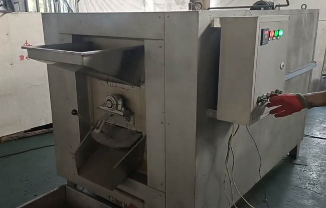 Peanut roasting machine